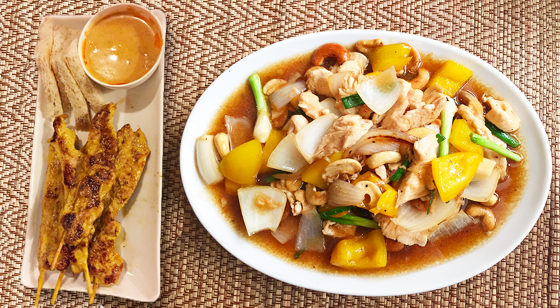 Photo de plat thailandais : poulet cajou et poulet Satay 