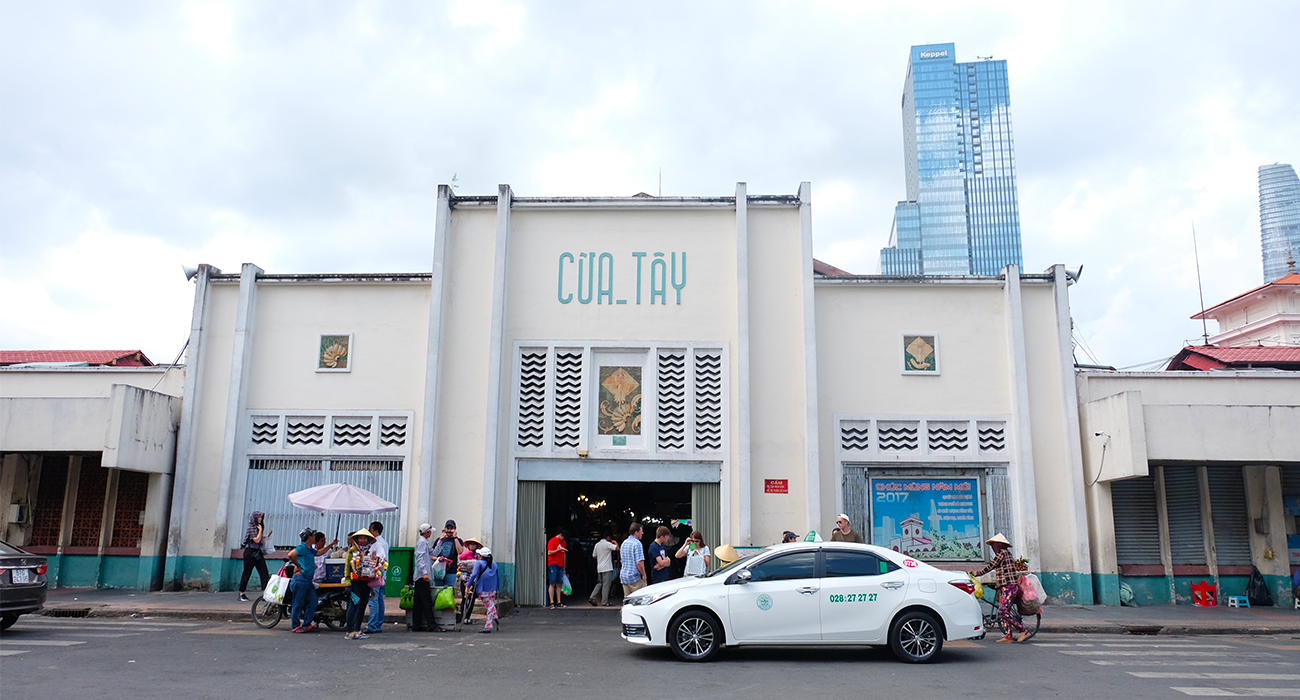 Photo de l'entrée du marché de Cua Tay