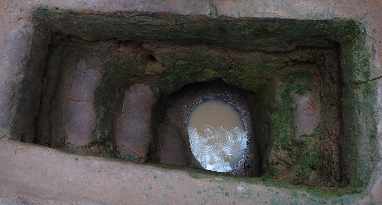 Photo de l'entrée d'un des tunnels de cu chi