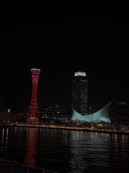 Photo de la baie de Kobe la nuit 
