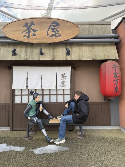 Photo parc Fuji-Q Naruto, statue Shikamaru Nara